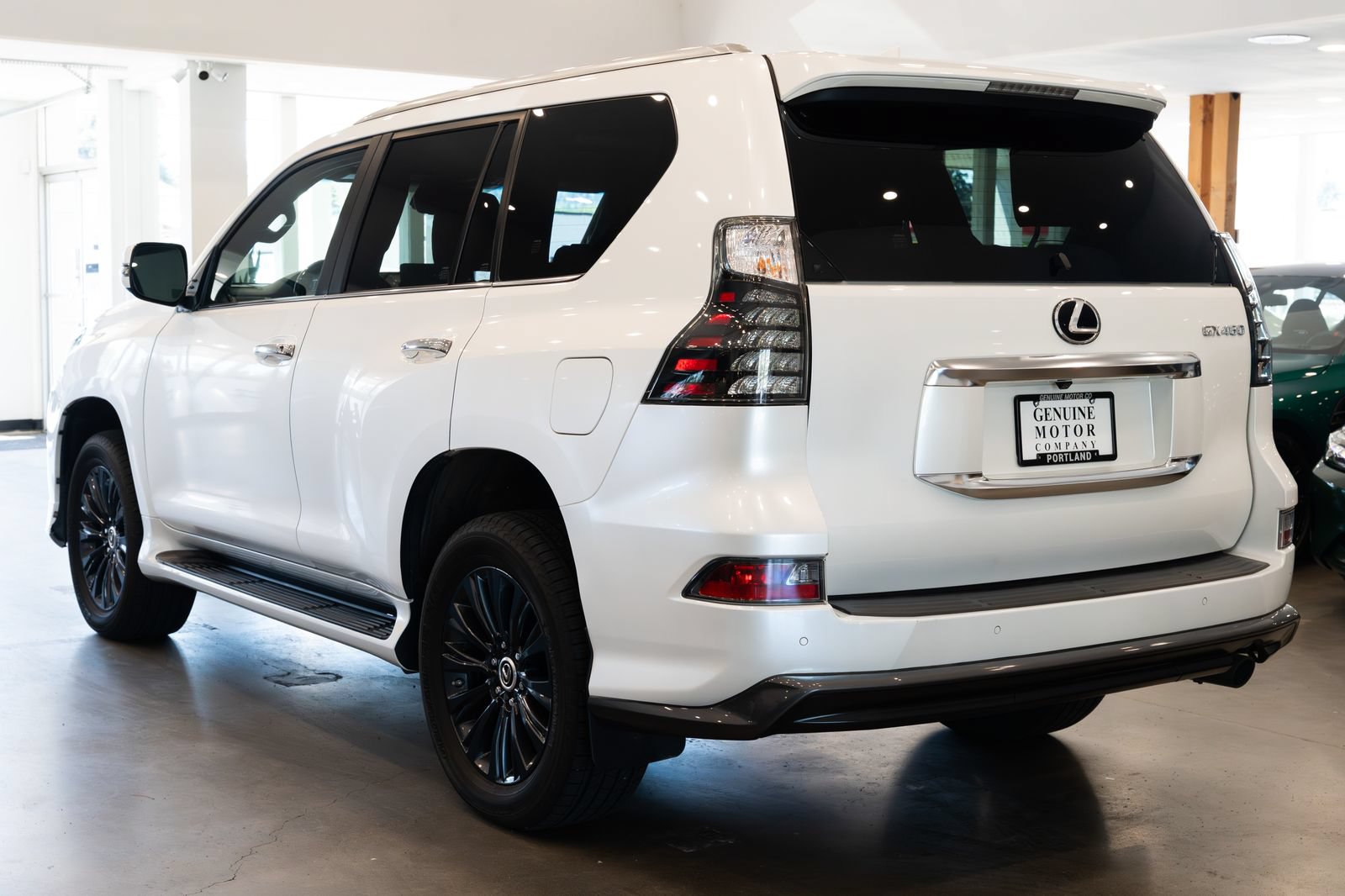 Used 2023 Lexus GX 460 Premium w/ Accessory Package AWD/4WD image 6