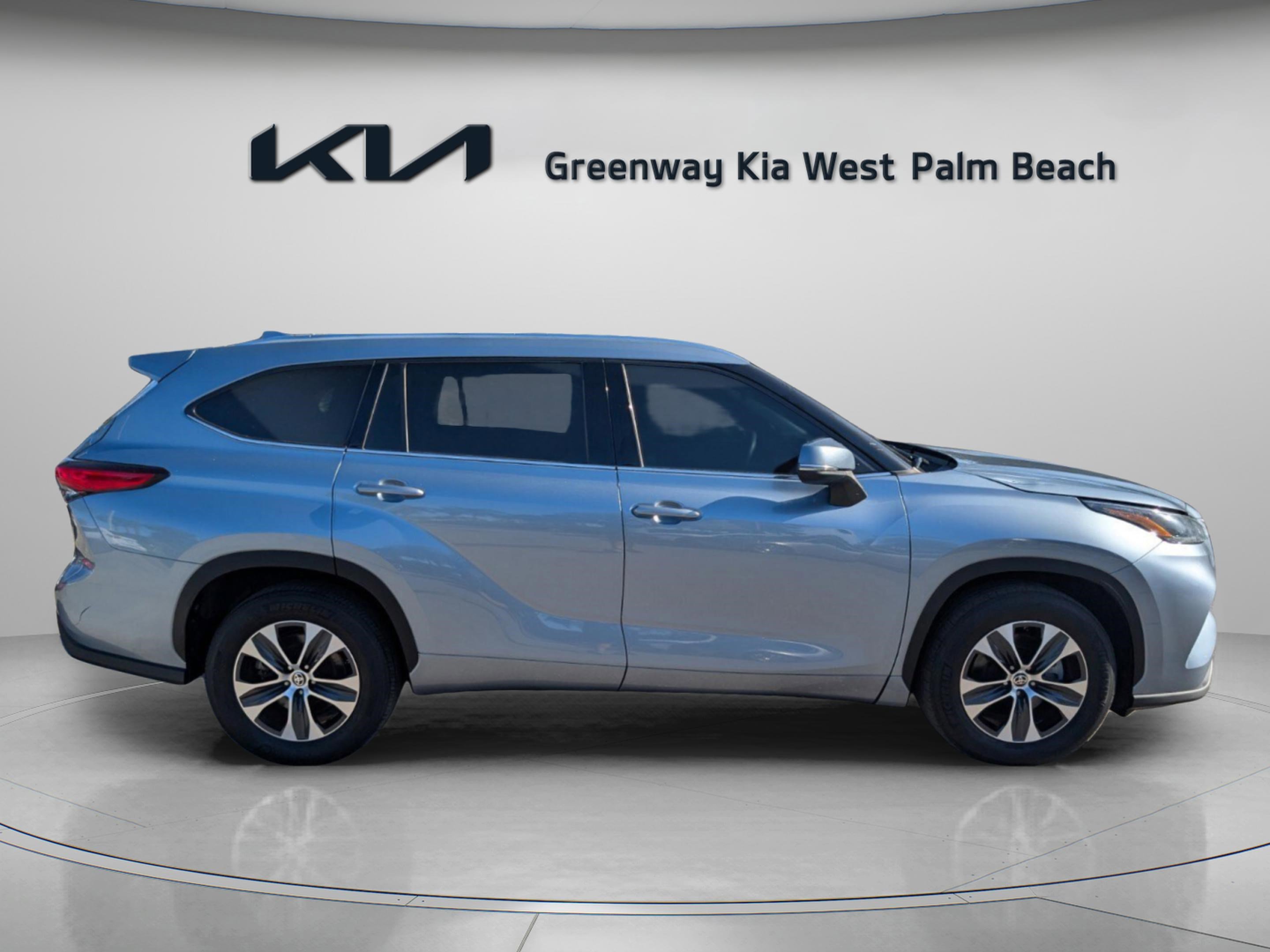 Used 2021 Toyota Highlander XLE FWD image 9