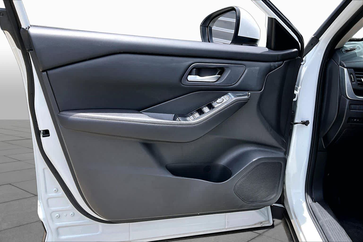 Certified 2024 Nissan Rogue SV FWD image 21