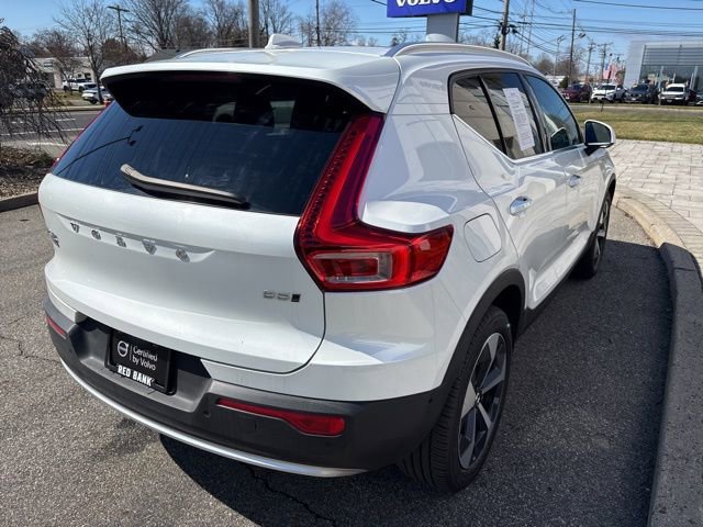 Used 2025 Volvo XC40 B5 Plus image 5