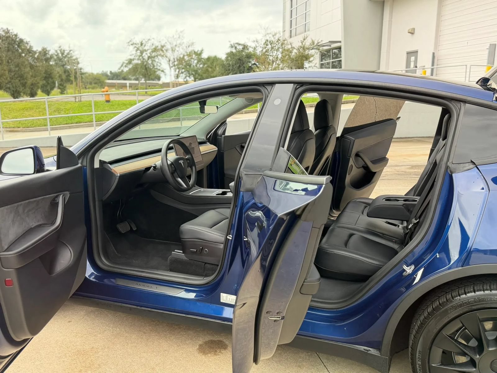 Used 2022 Tesla Model Y Long Range AWD/4WD image 15