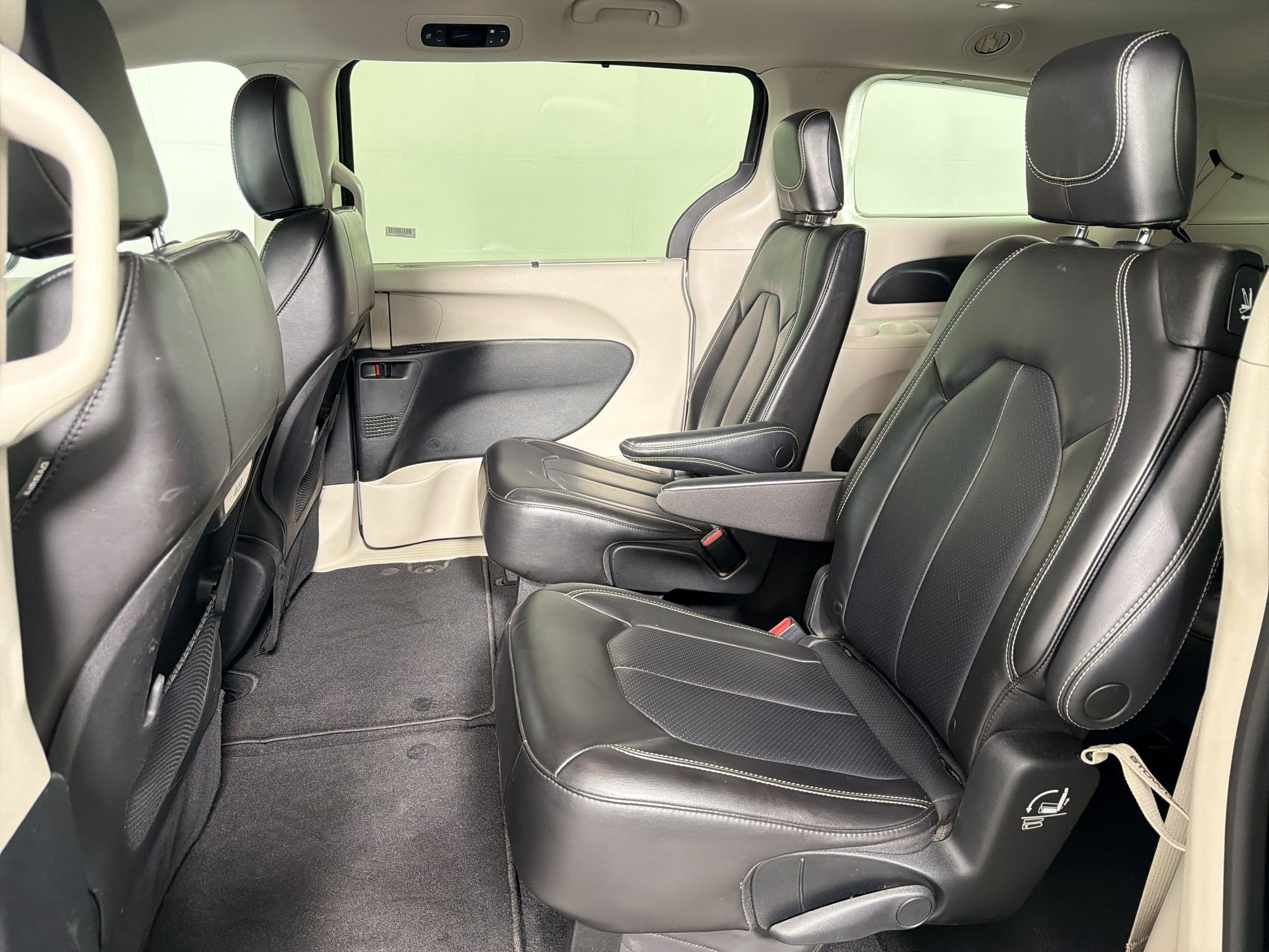 Used 2023 Chrysler Pacifica Touring-L FWD image 25