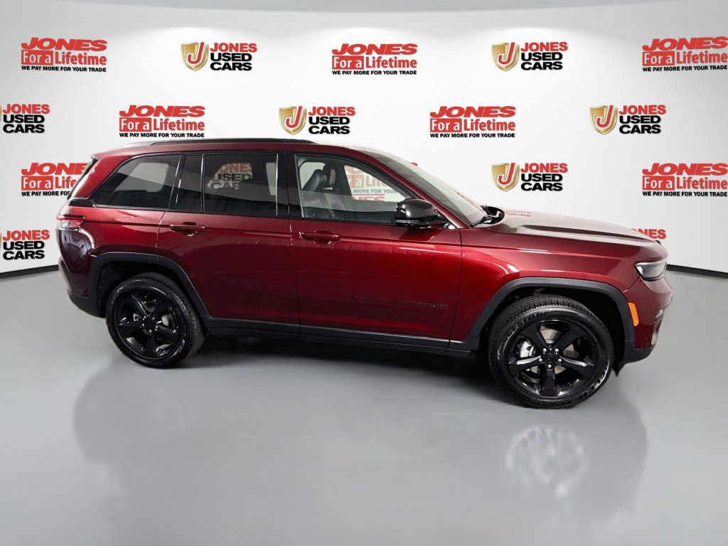 Used 2025 Jeep Grand Cherokee Altitude AWD/4WD image 16