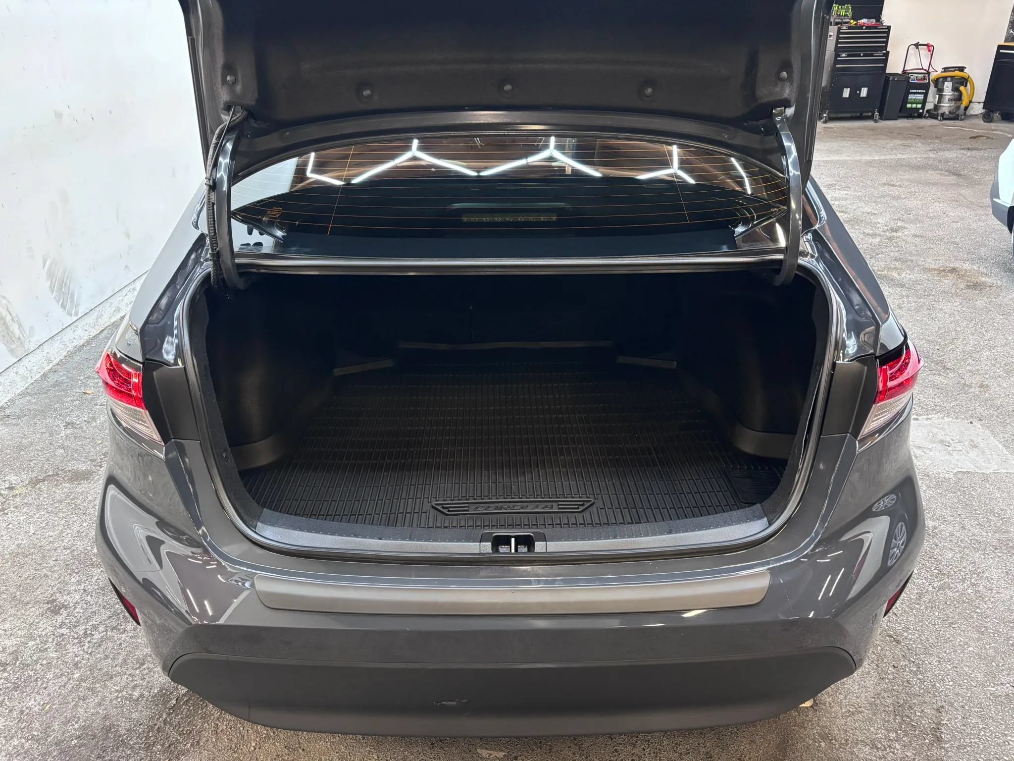 Used 2024 Toyota Corolla LE FWD image 19