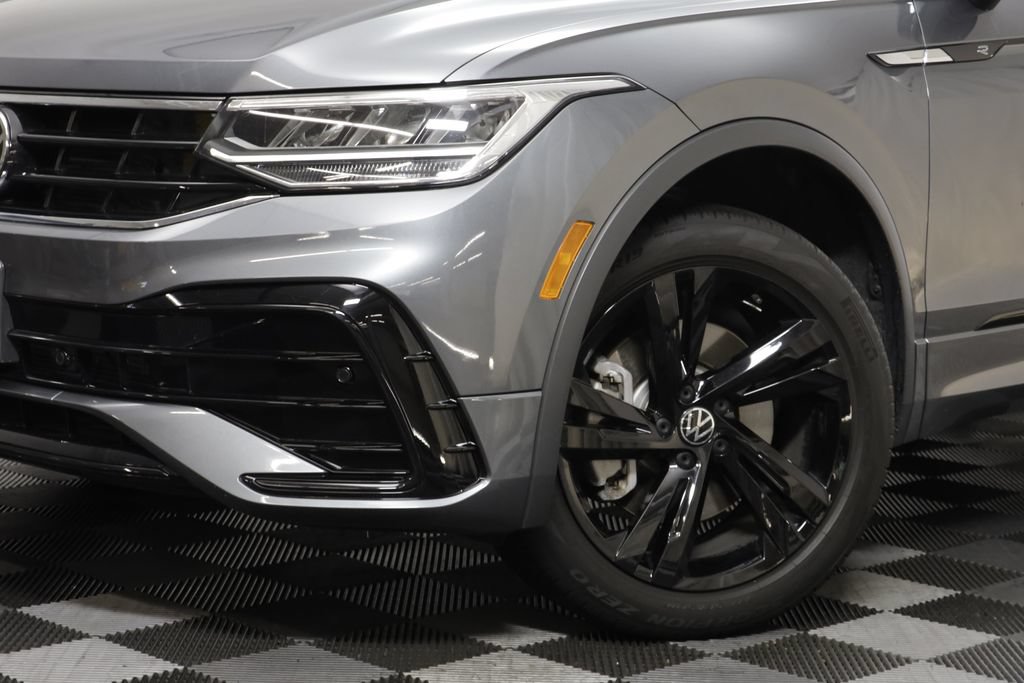 Certified 2023 Volkswagen Tiguan SE R-Line AWD/4WD image 3