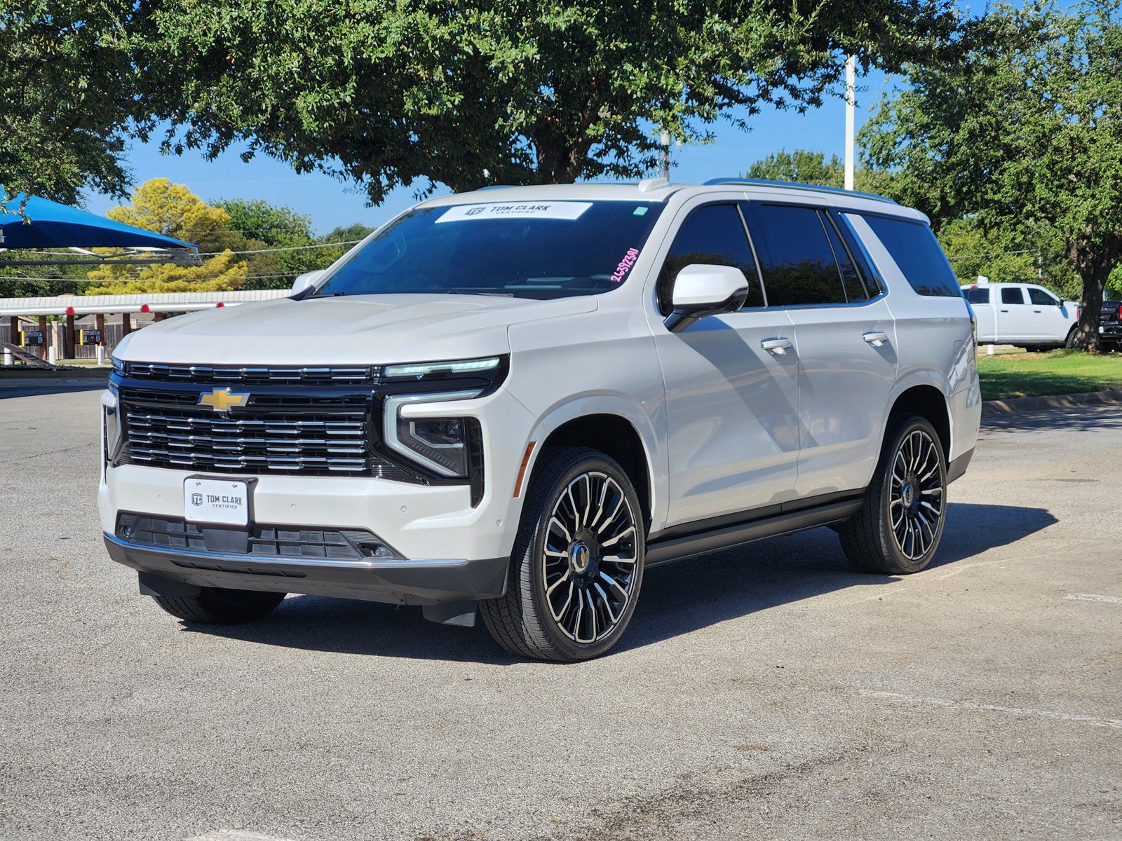 Used 2025 Chevrolet Tahoe High Country AWD/4WD image 2