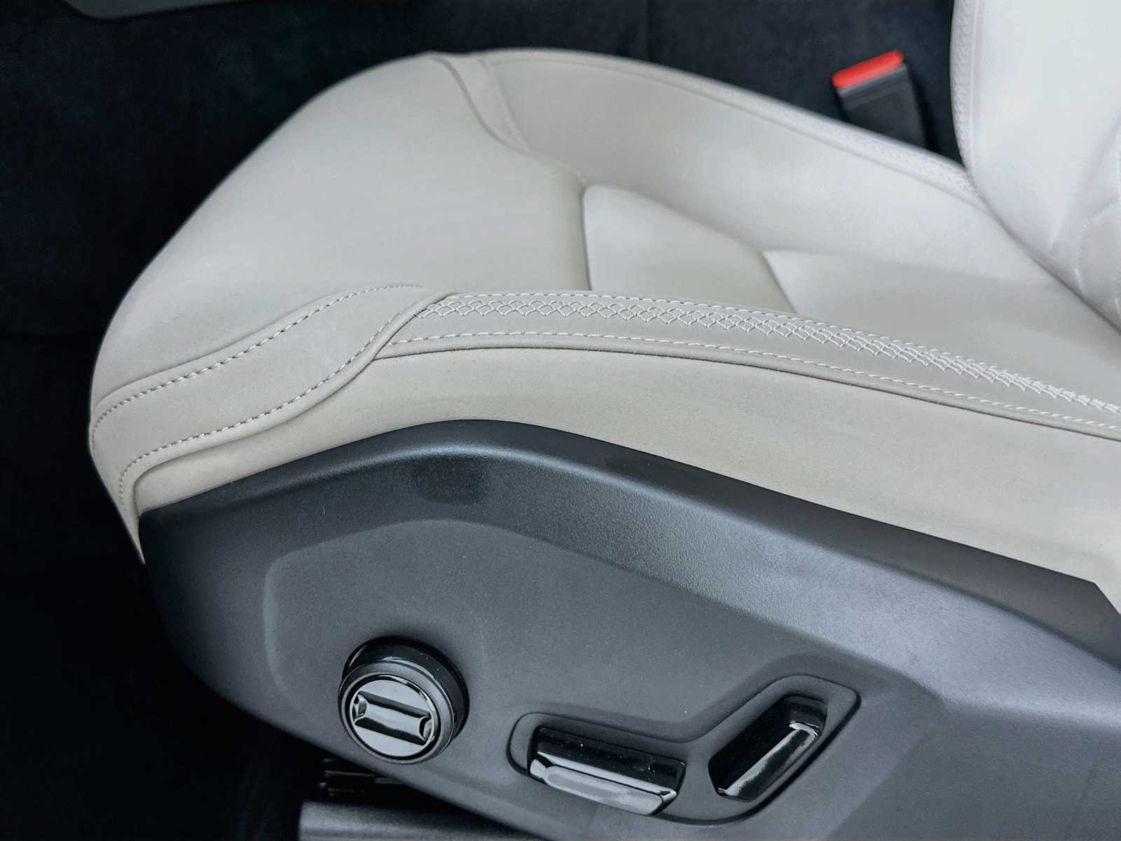 New 2027 Volvo XC90 B6 Plus AWD/4WD image 17