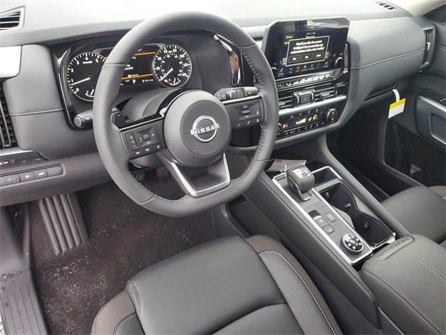 New 2025 Nissan Pathfinder SL image 9