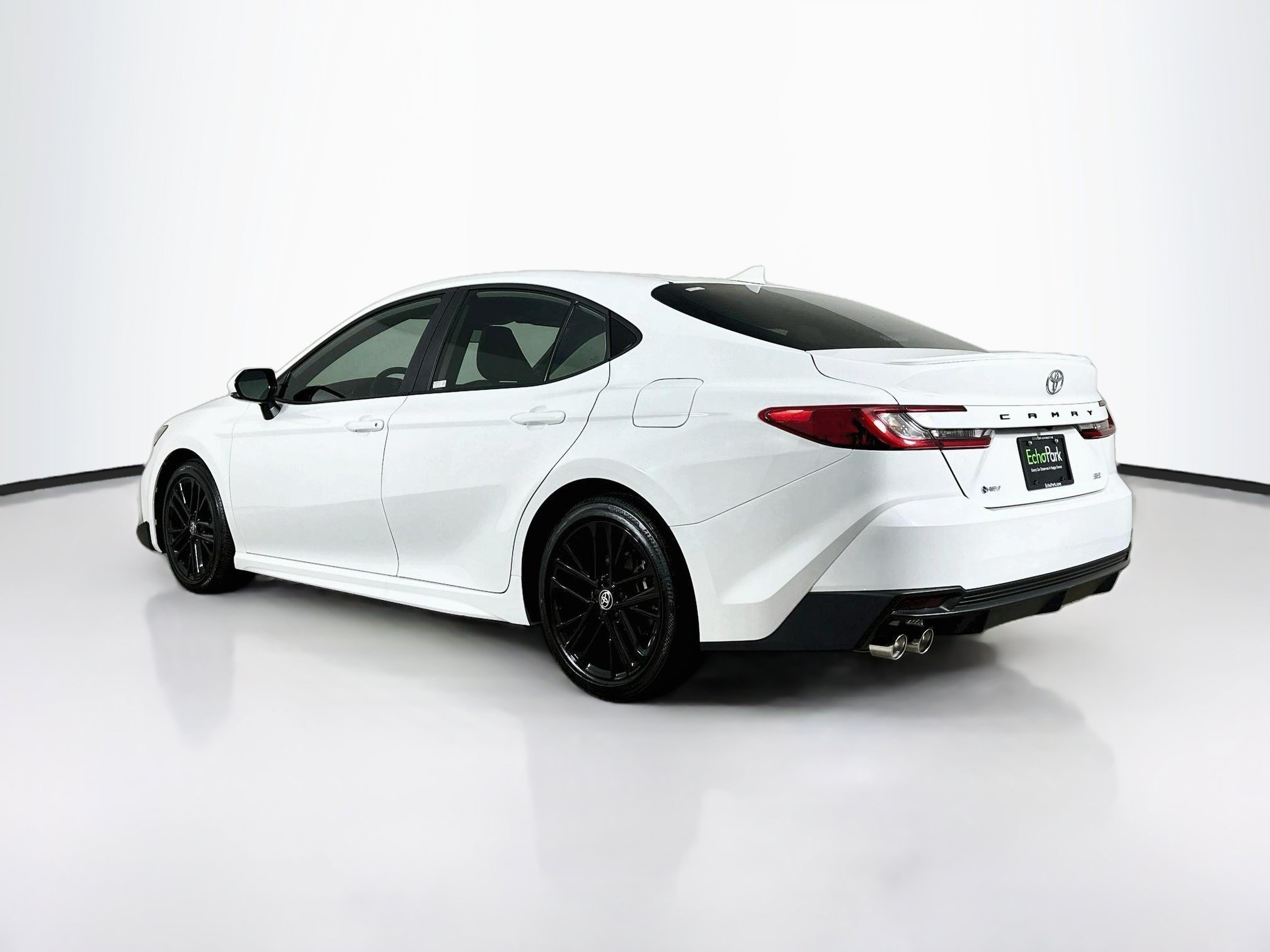 Used 2026 Toyota Camry SE FWD image 5
