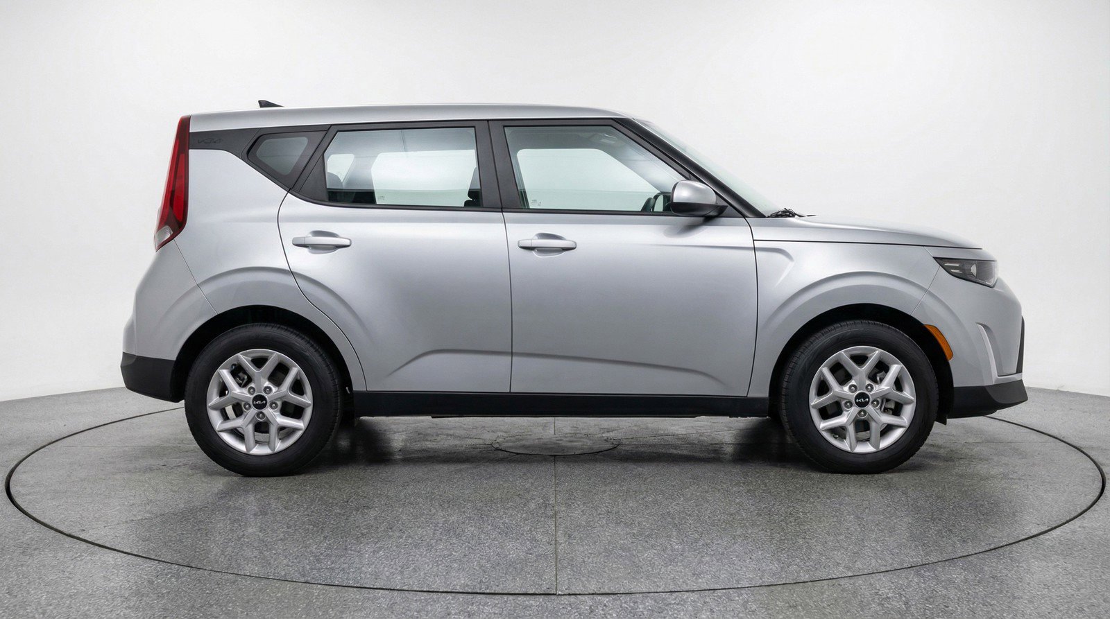 Used 2025 Kia Soul LX w/ LX Technology Package FWD image 9