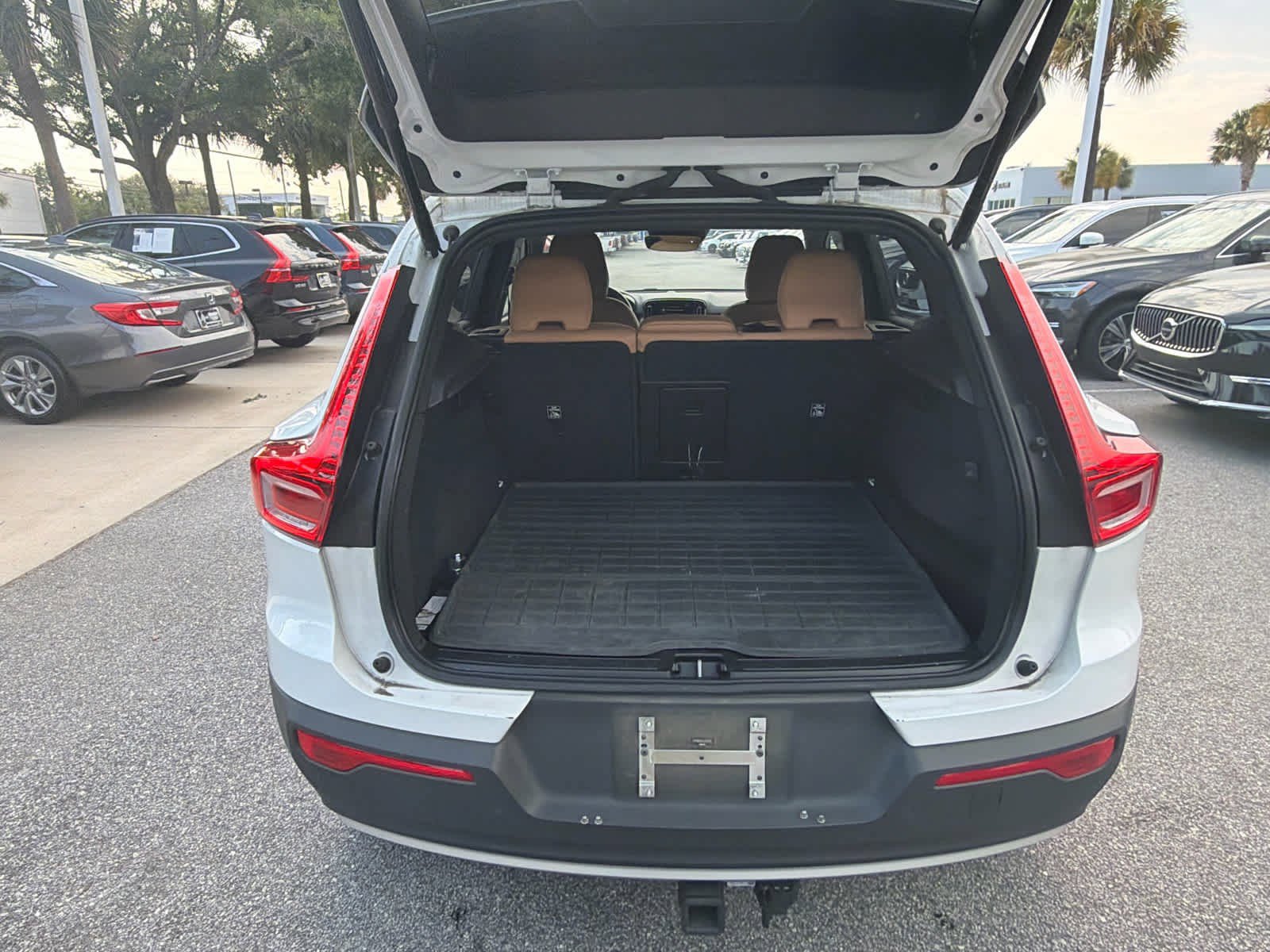 Used 2020 Volvo XC40 T5 Momentum w/ Protection Package Premier AWD/4WD image 23