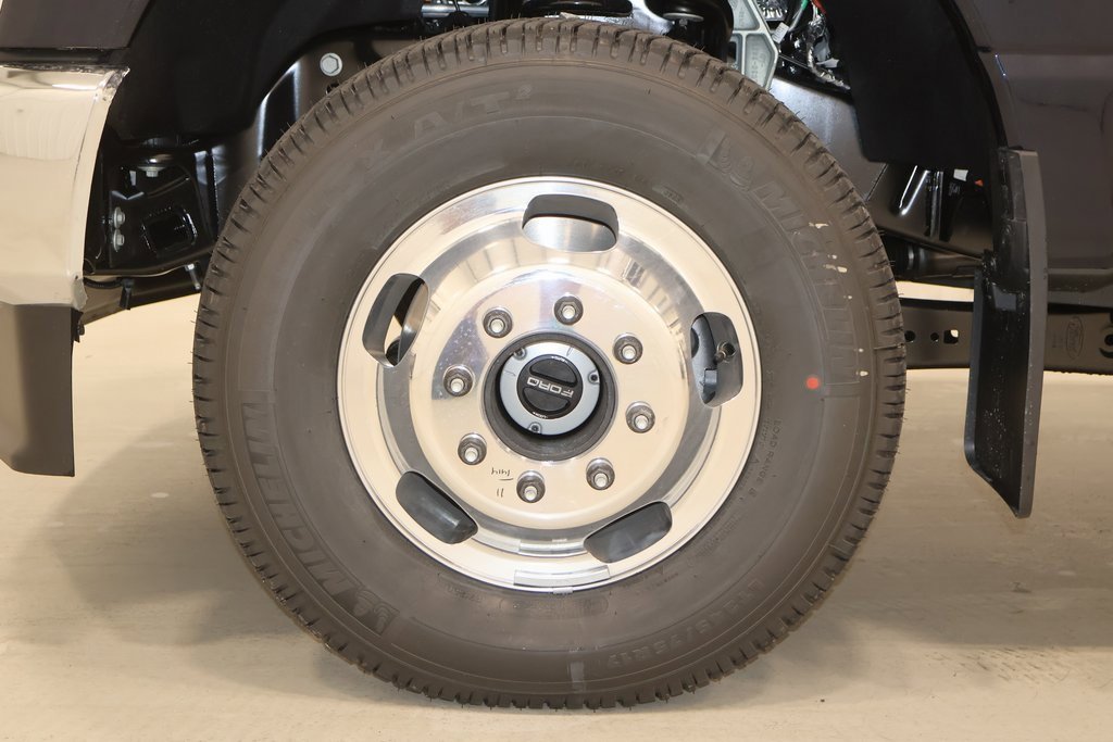 New 2025 Ford F350 Lariat w/ Lariat Ultimate Package image 36