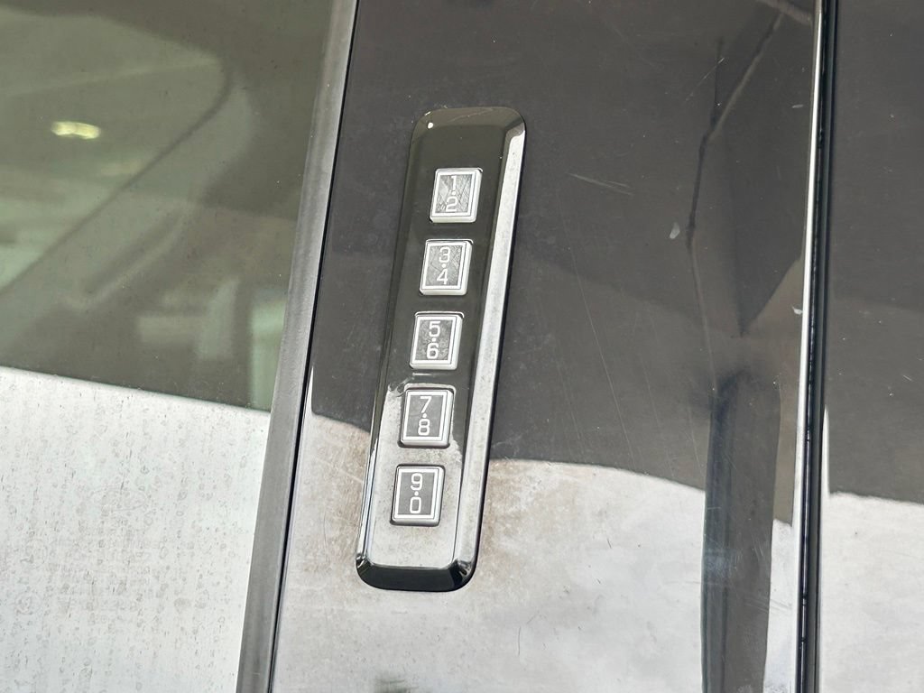 Used 2021 Ford F250 Lariat w/ Lariat Ultimate Package AWD/4WD image 17