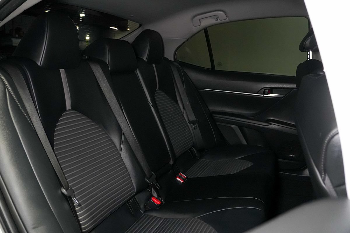 Used 2021 Toyota Camry SE FWD image 21