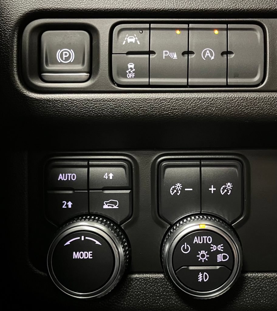 Used 2024 GMC Yukon SLE AWD/4WD image 32