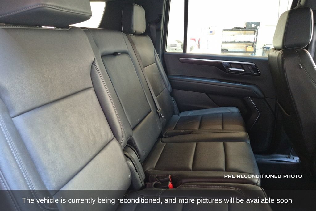 Used 2025 Chevrolet Suburban LT AWD/4WD image 13