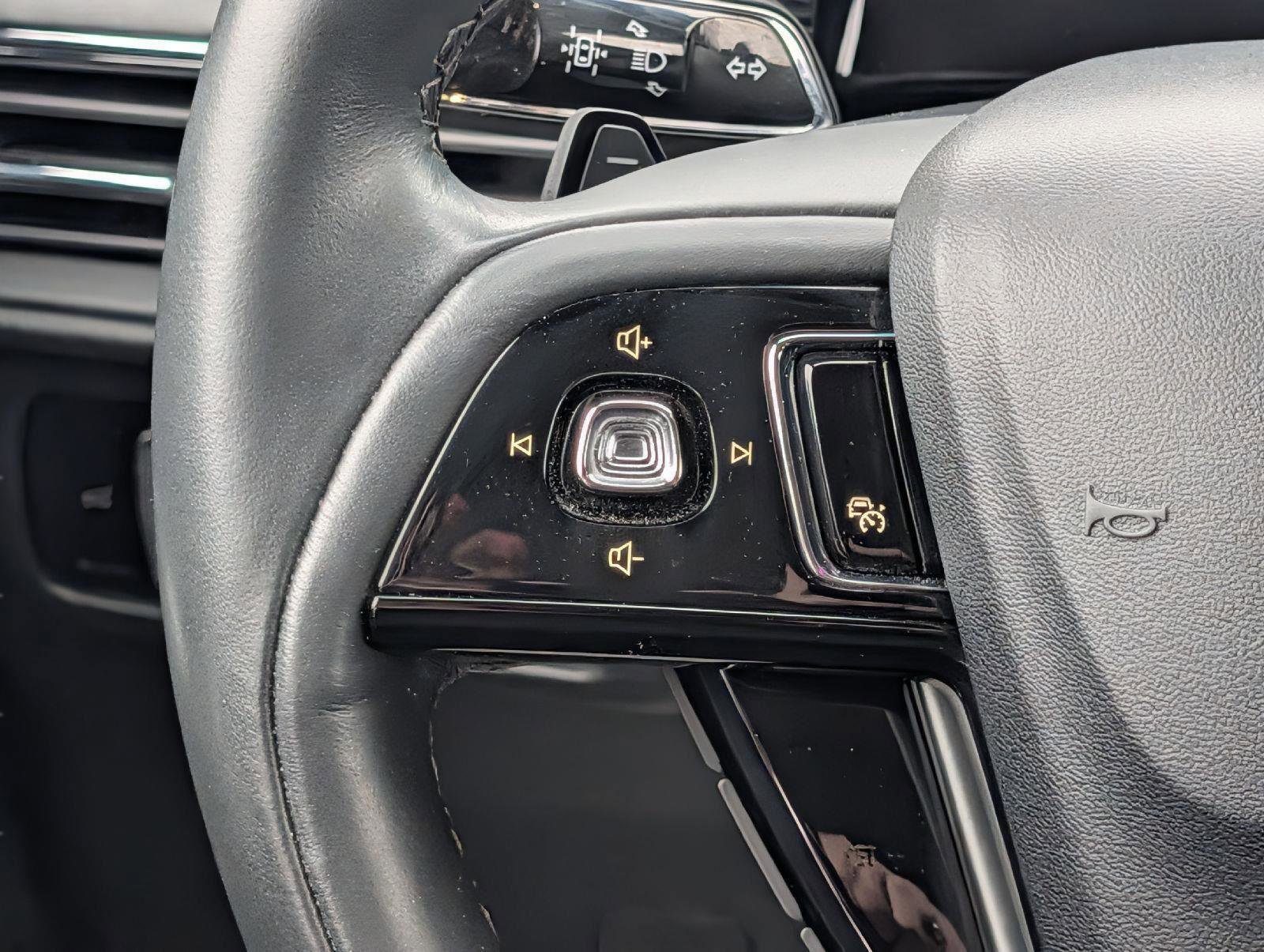 Used 2023 Lincoln Corsair Reserve image 11