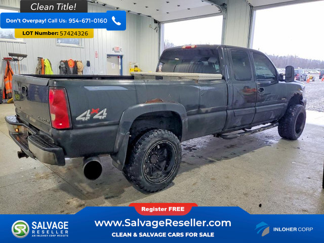 Used 2004 Chevrolet Silverado 2500 LS w/ Heavy-Duty Power Package AWD/4WD image 4