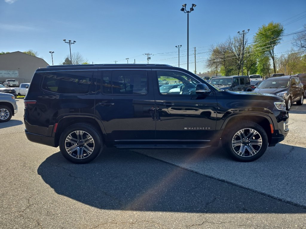 Used 2024 Jeep Wagoneer Series II AWD/4WD image 4