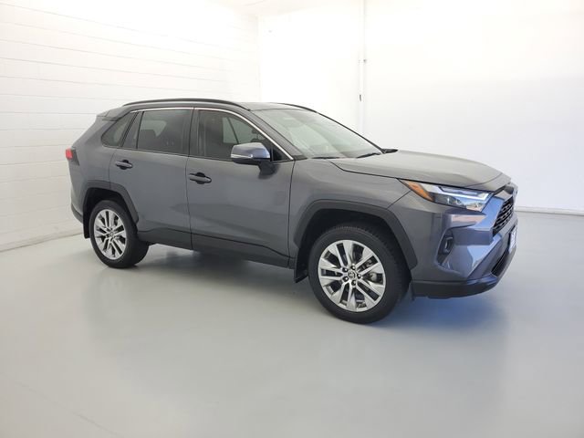 Used 2023 Toyota RAV4 XLE Premium FWD image 4