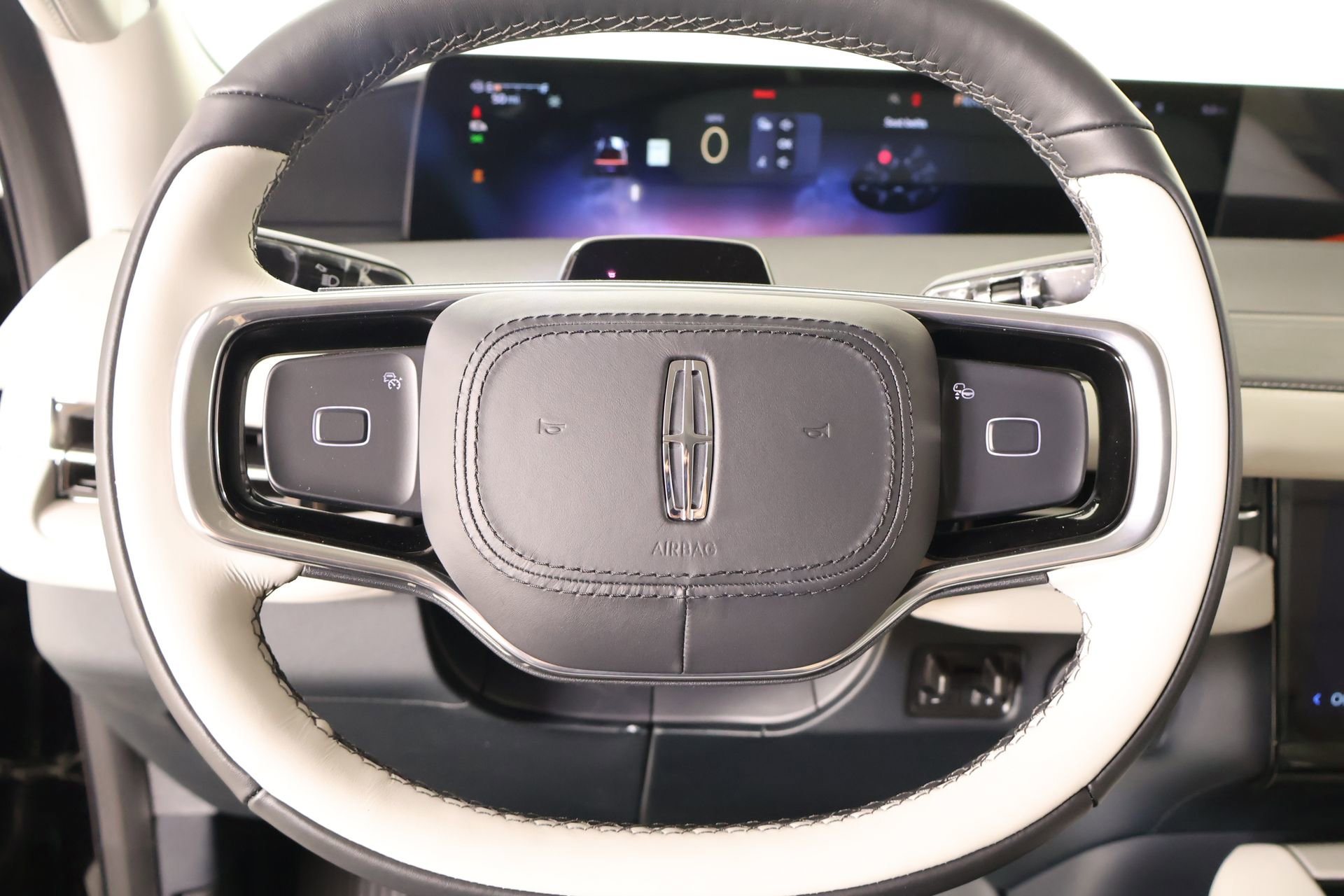 New 2026 Lincoln Navigator Premiere AWD/4WD image 3