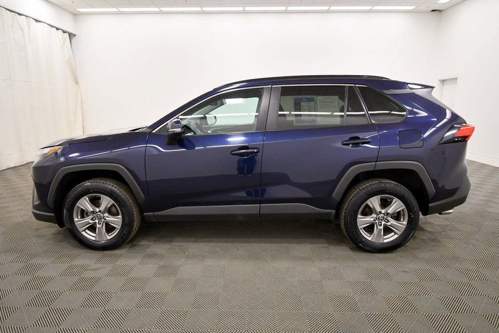 Used 2022 Toyota RAV4 XLE AWD/4WD image 4