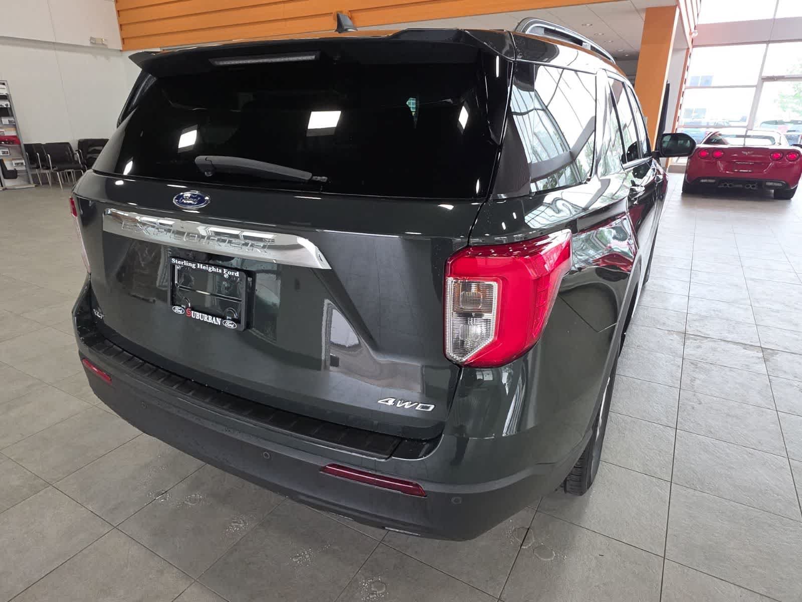 Used 2023 Ford Explorer XLT AWD/4WD image 7