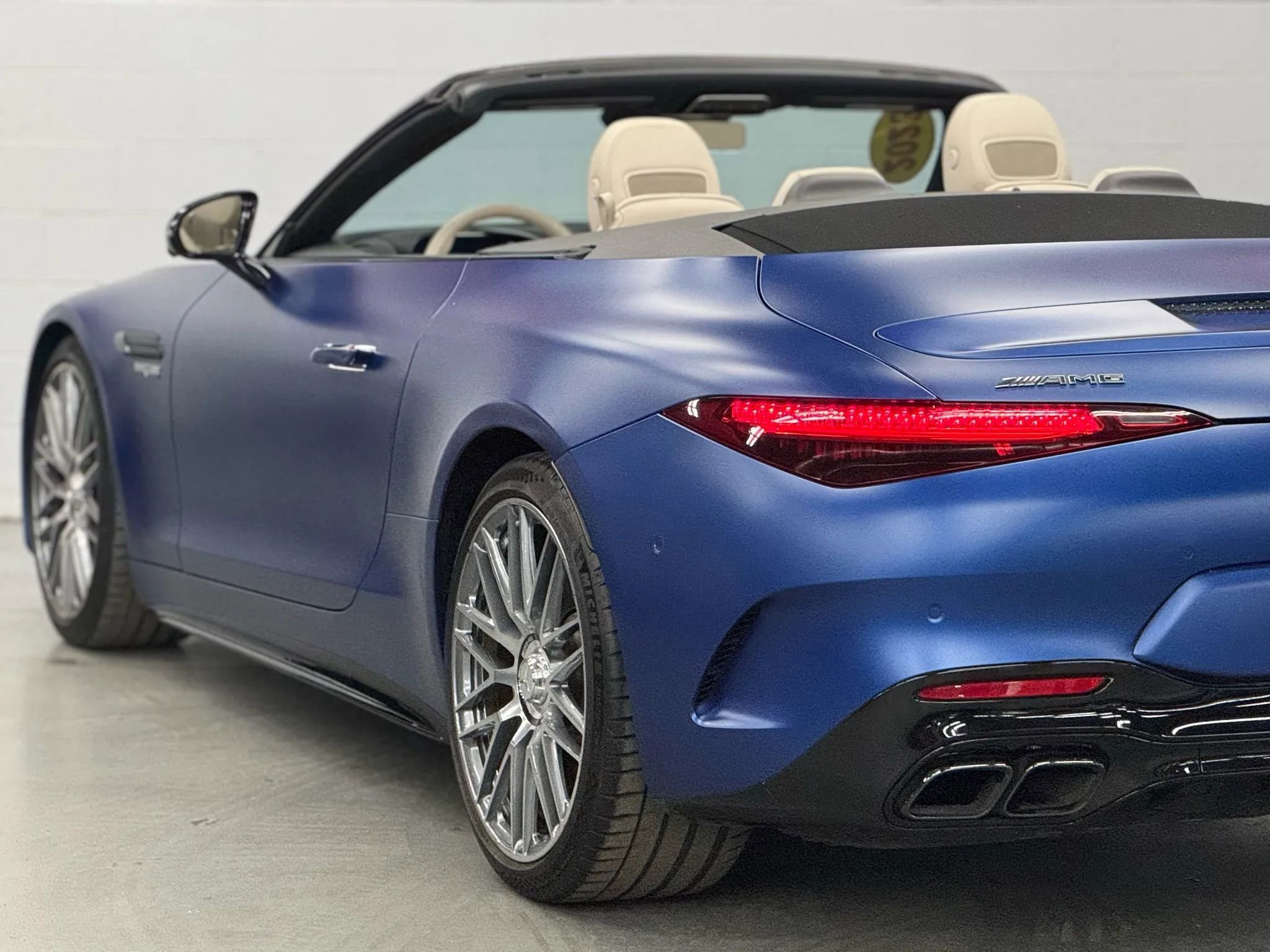 Used 2023 Mercedes-Benz SL 63 AMG 4MATIC image 11