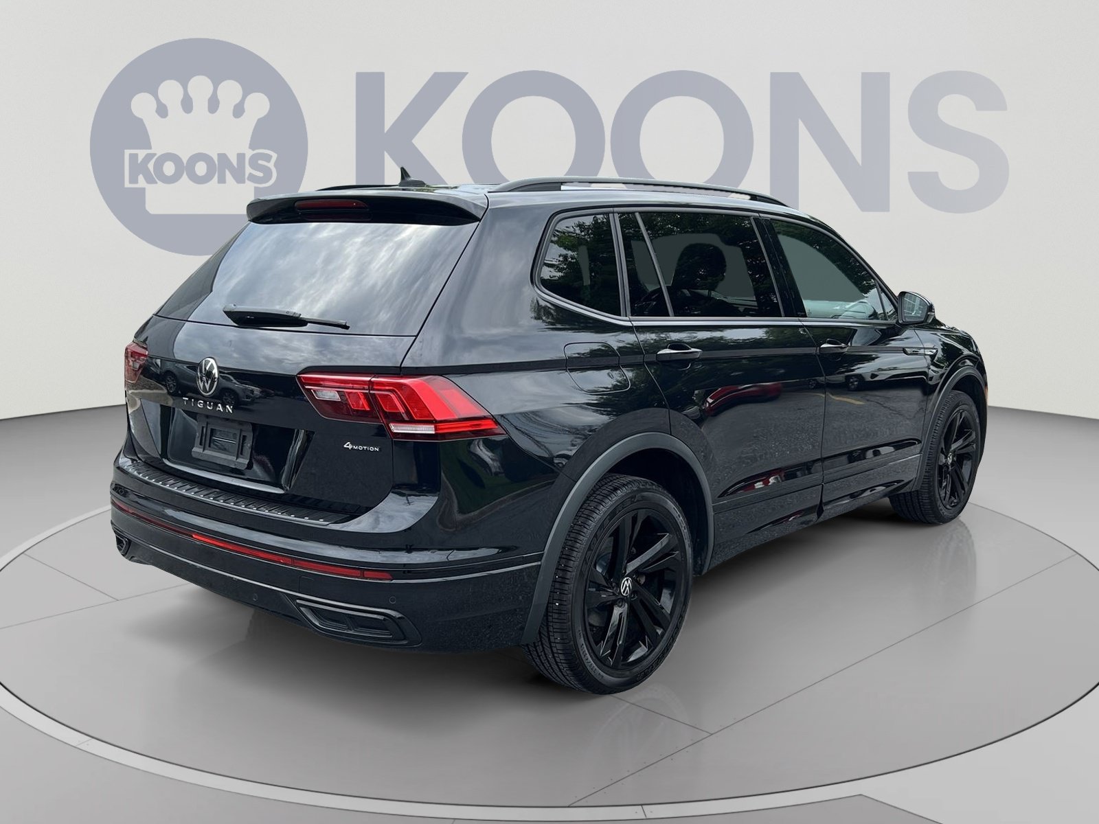 Used 2023 Volkswagen Tiguan SE R-Line AWD/4WD image 7