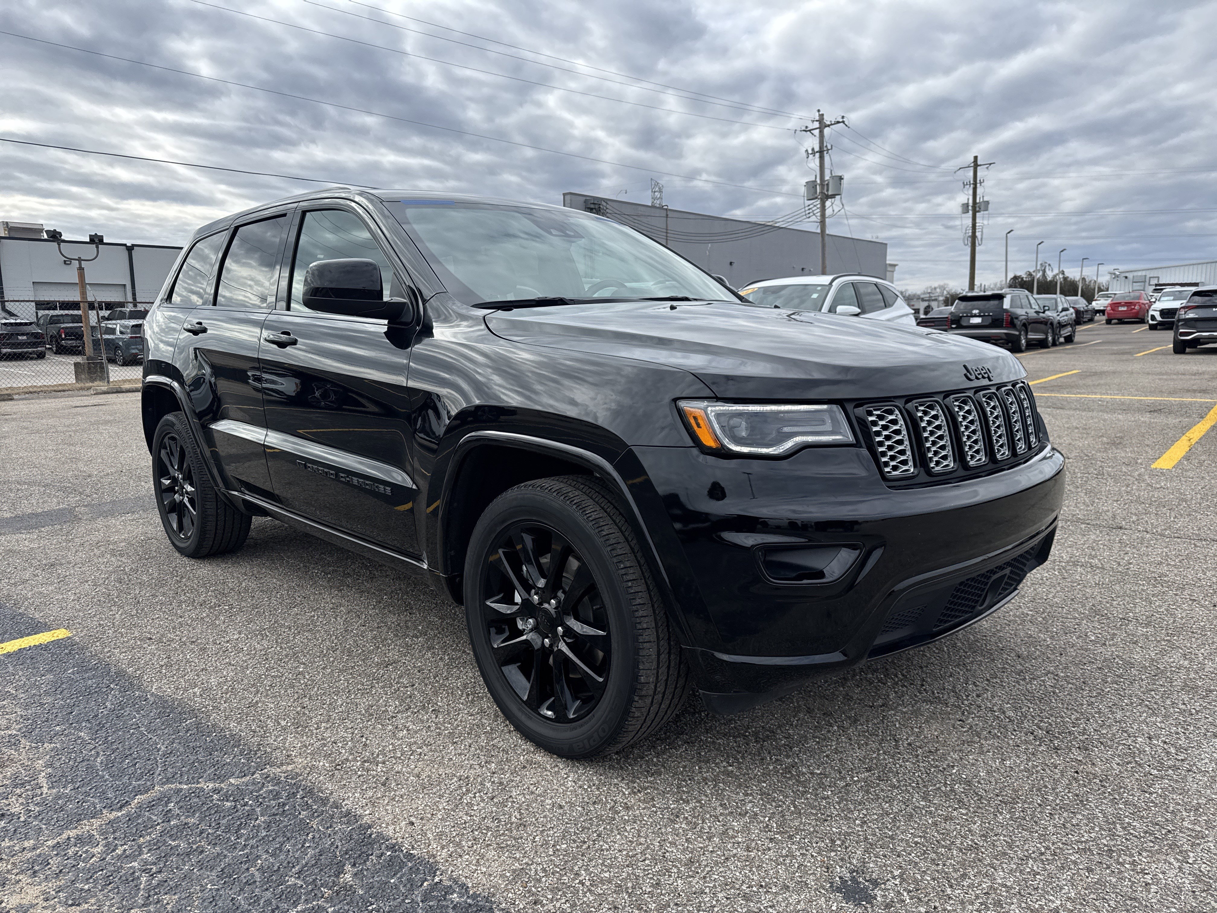Used 2022 Jeep Grand Cherokee Laredo X image 4
