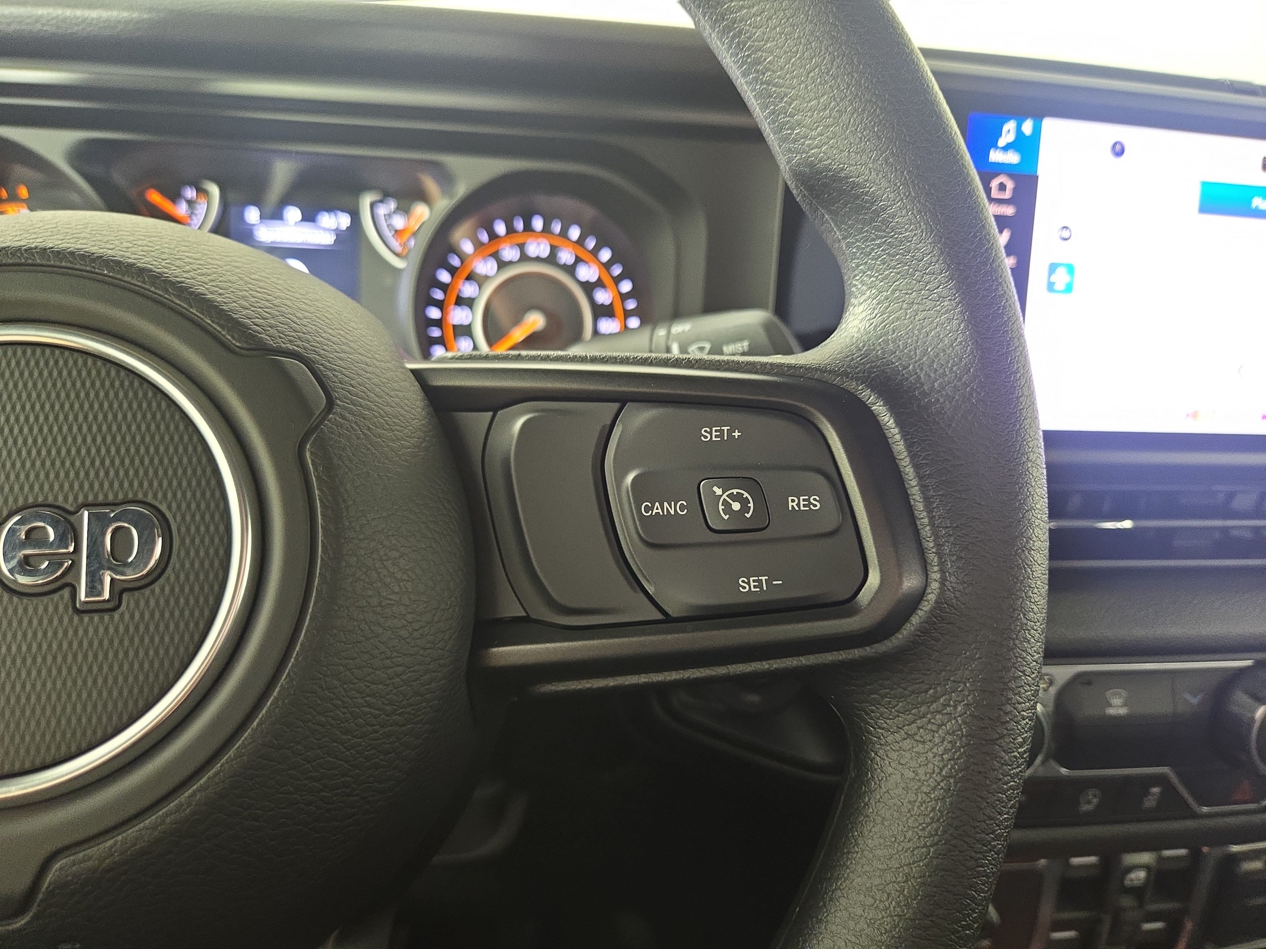 Certified 2026 Jeep Gladiator Sport AWD/4WD image 17