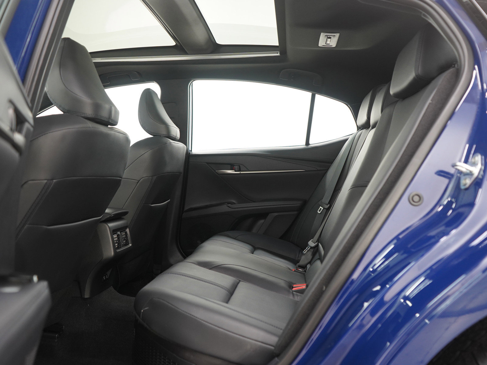 Used 2025 Toyota Camry XSE FWD image 17