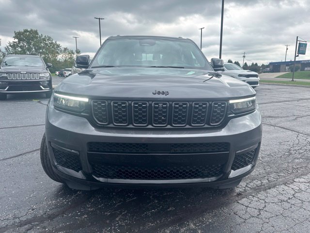 Used 2025 Jeep Grand Cherokee L Summit AWD/4WD image 9