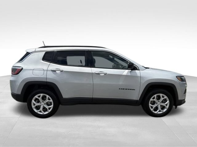 Used 2024 Jeep Compass Latitude AWD/4WD image 19
