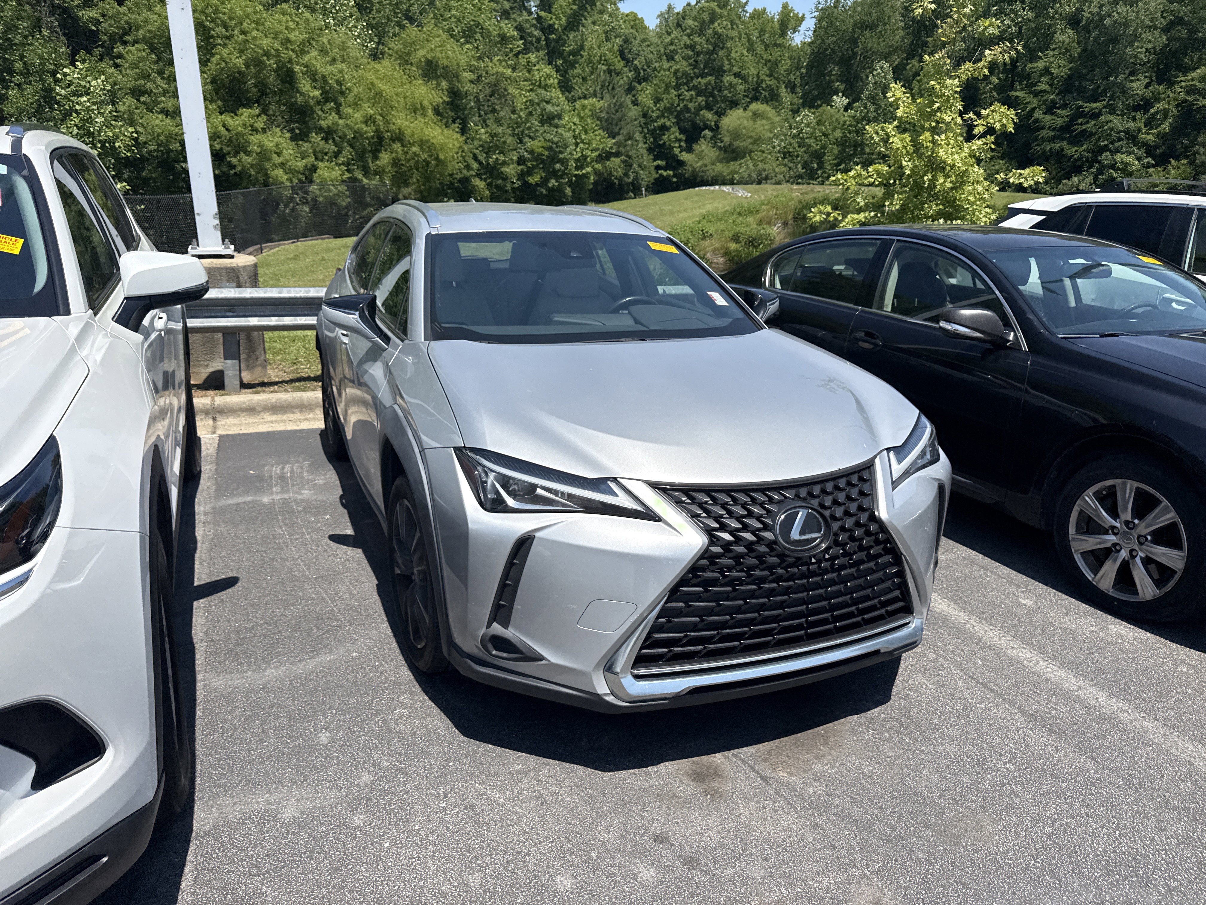Used 2019 Lexus UX 200 FWD image 3