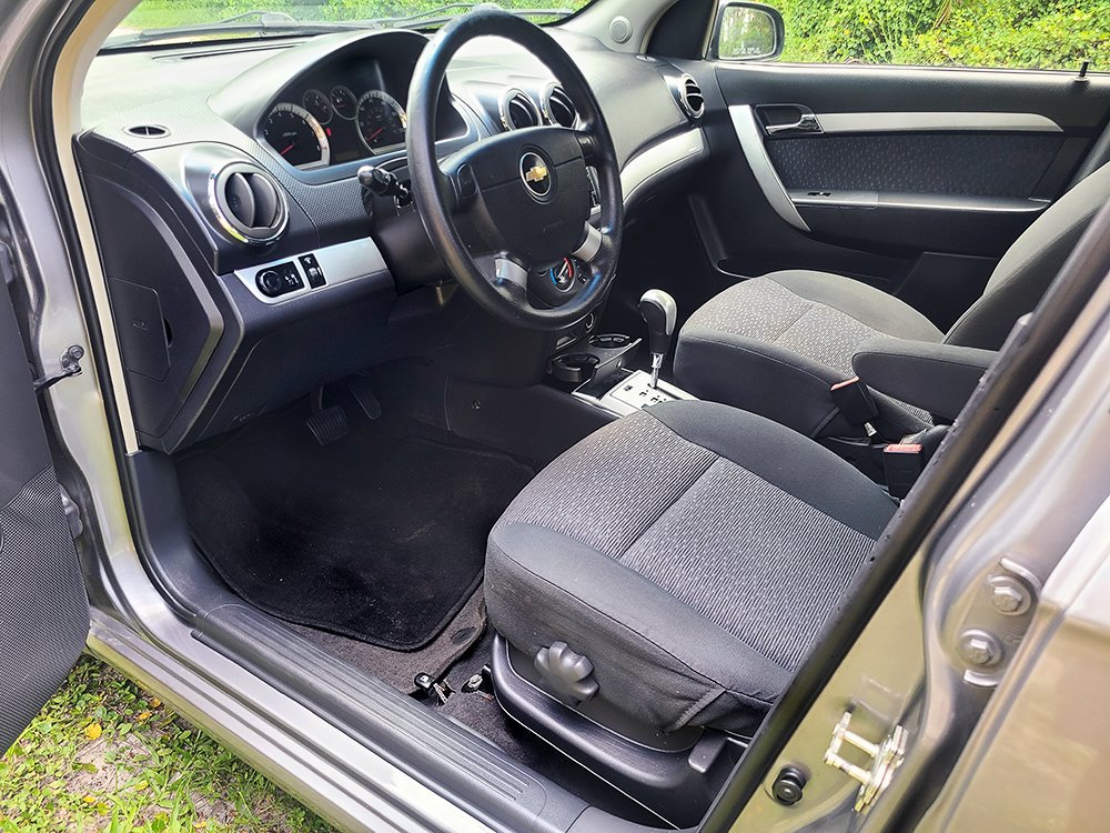 Used 2011 Chevrolet Aveo LT w/ LPO, Bodyside Molding Package FWD image 12