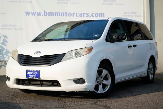 Used 2011 Toyota Sienna image 2