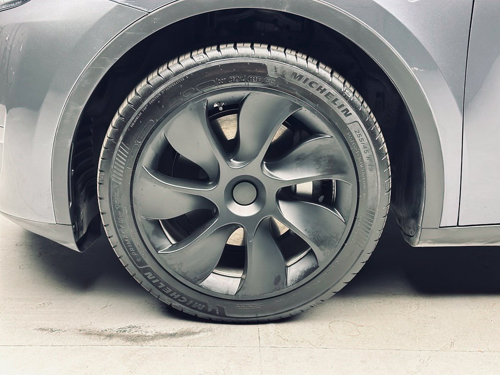 Used 2023 Tesla Model Y Long Range AWD/4WD image 29