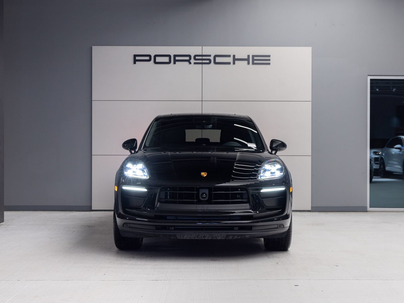 Certified 2026 Porsche Macan AWD/4WD image 10