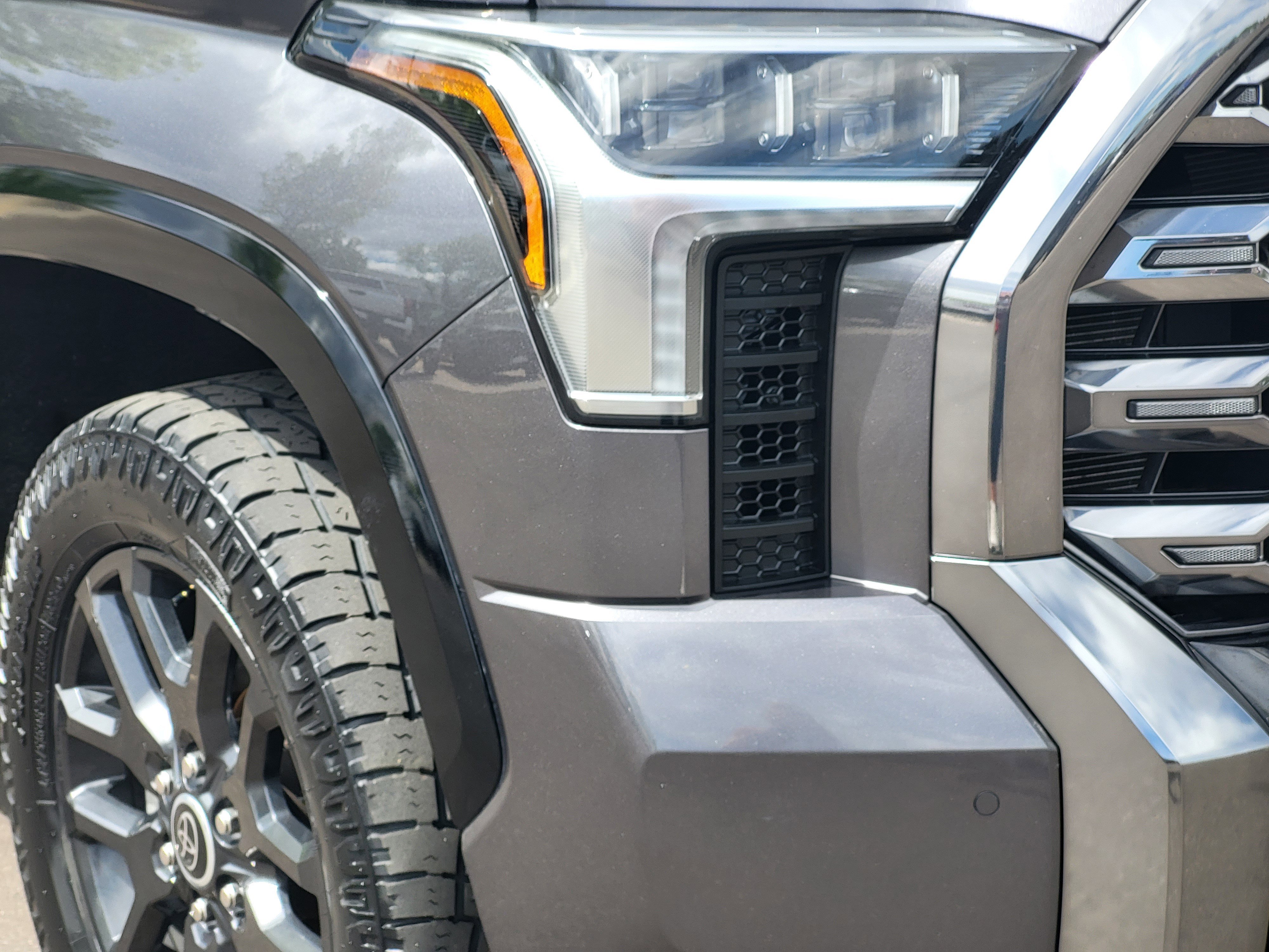 Used 2023 Toyota Tundra Platinum w/ Advanced Package AWD/4WD image 5