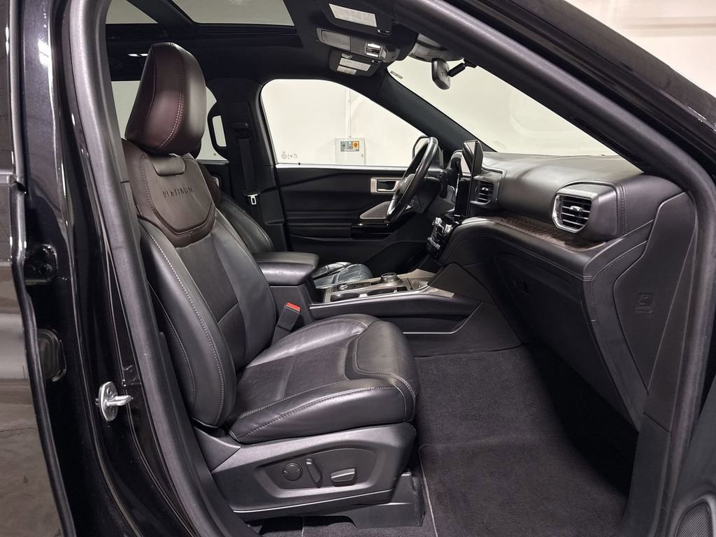 Used 2022 Ford Explorer Platinum w/ Equipment Group 601A AWD/4WD image 23