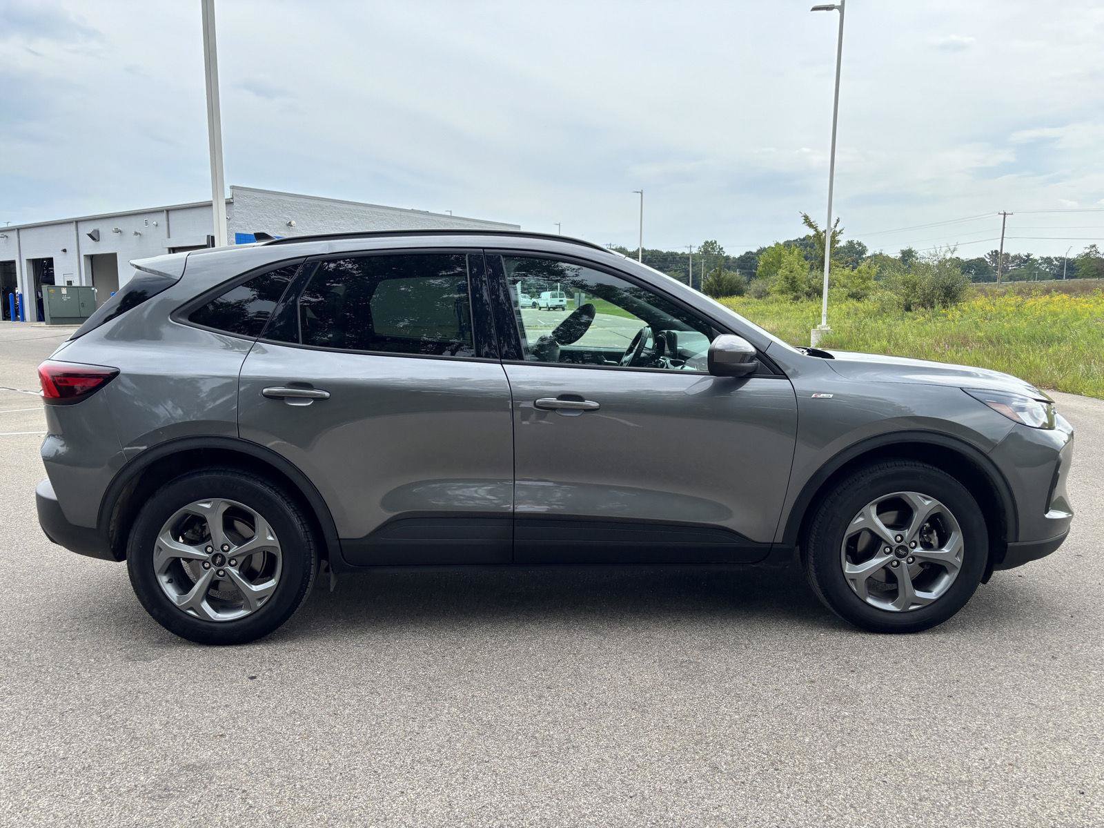 Used 2025 Ford Escape ST-Line Select AWD/4WD image 4