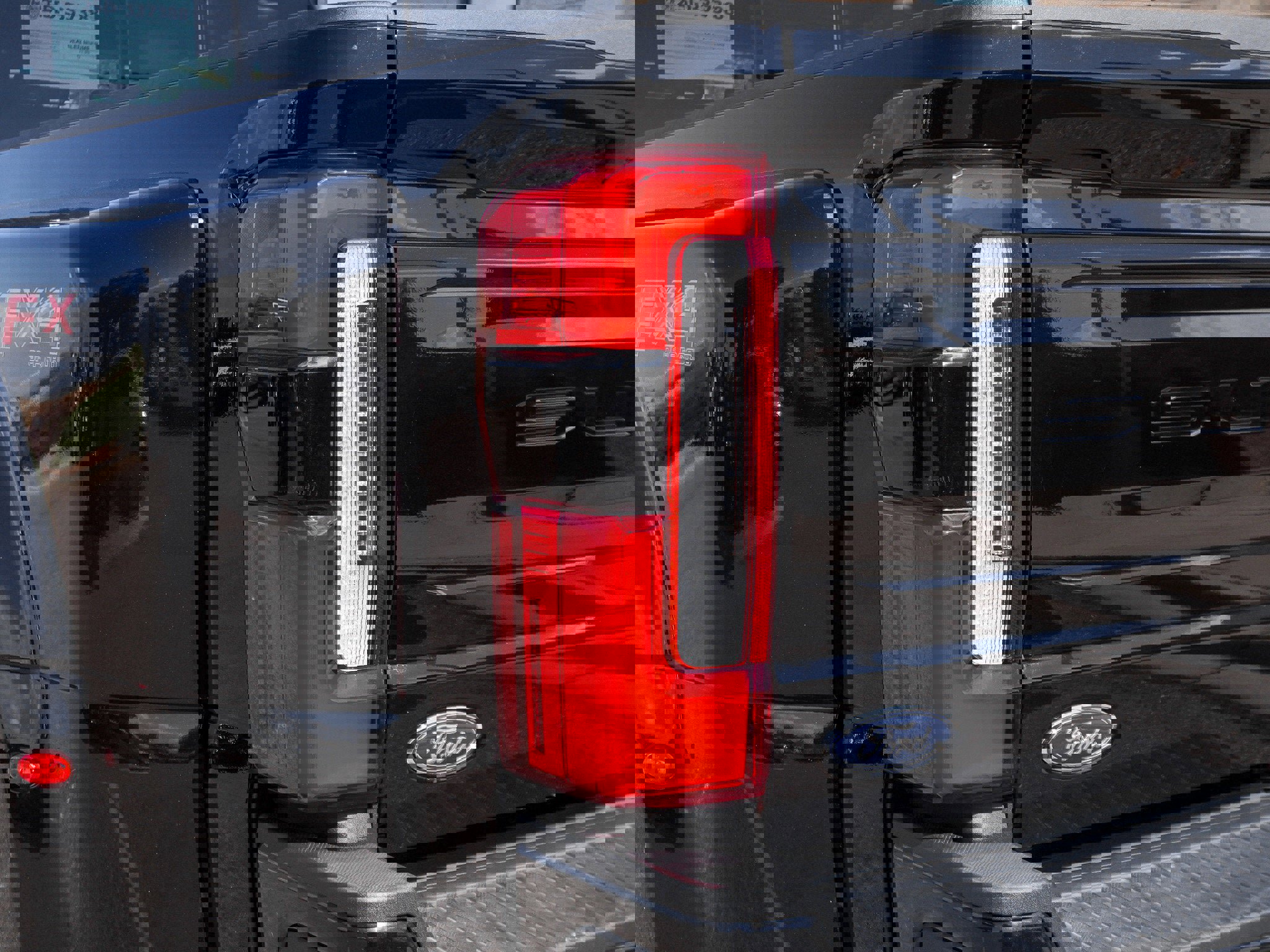 Used 2025 Ford F450 Platinum w/ FX4 Off-Road Package image 18