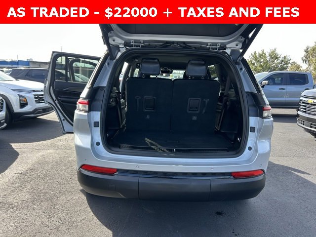 Used 2023 Jeep Grand Cherokee L Laredo image 17