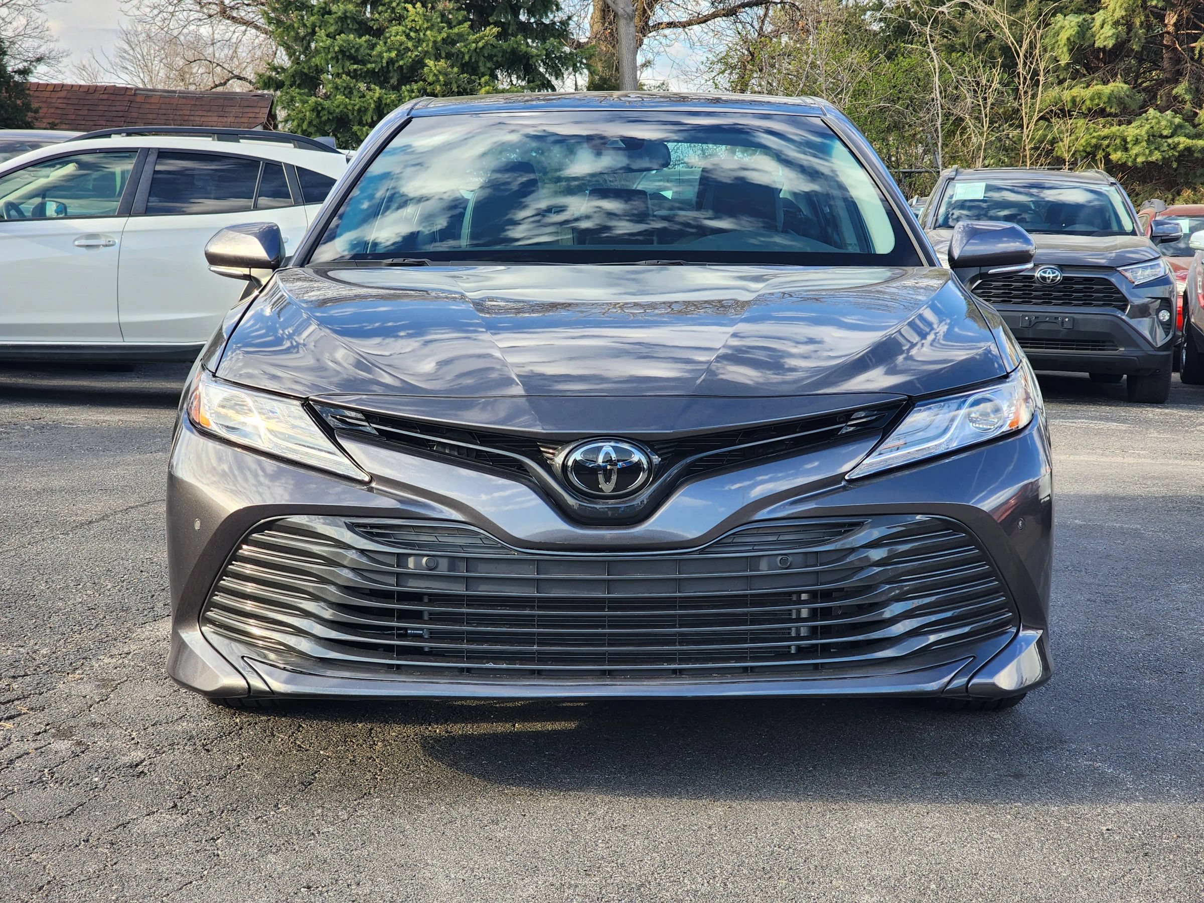 Used 2018 Toyota Camry XLE FWD image 2