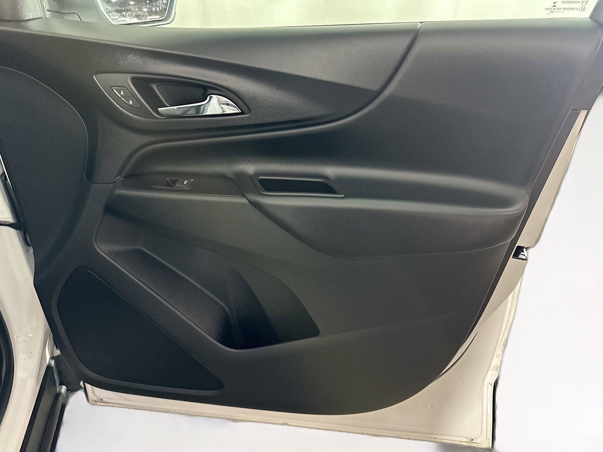 Used 2020 Chevrolet Equinox LT image 32