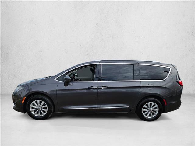 Used 2018 Chrysler Pacifica Touring-L image 8
