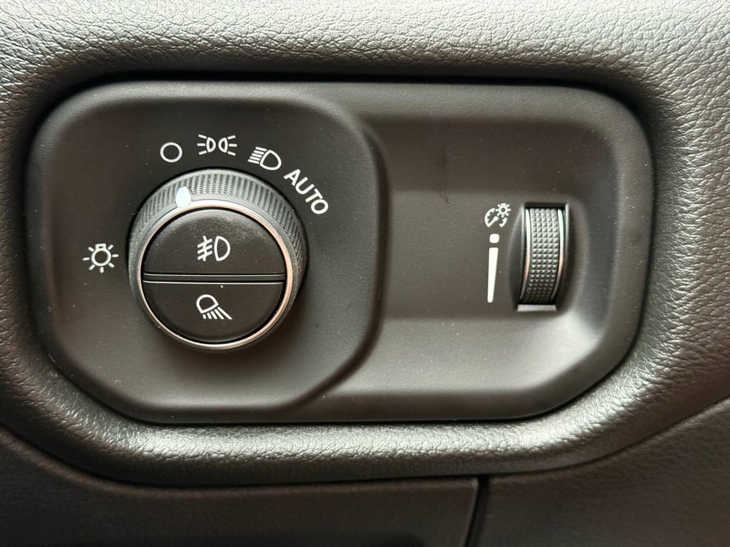 New 2026 RAM 1500 Express AWD/4WD image 18