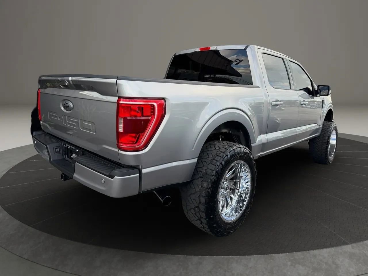Used 2021 Ford F150 XLT w/ Equipment Group 302A High RWD image 10