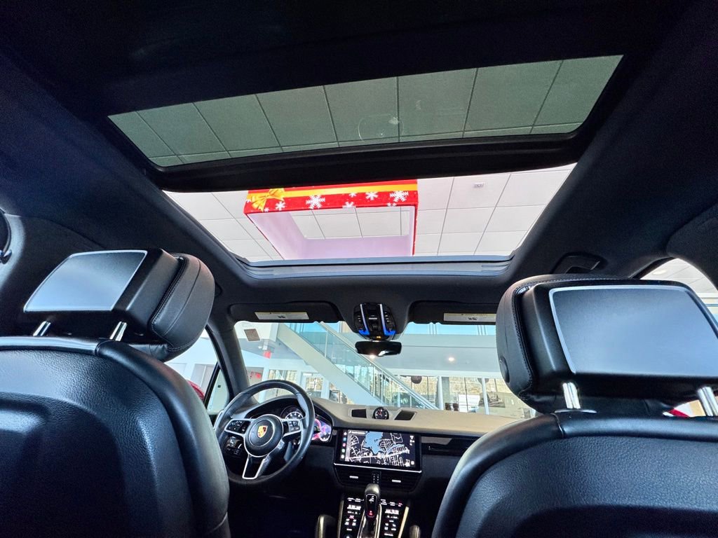 Used 2023 Porsche Cayenne Platinum Edition image 22